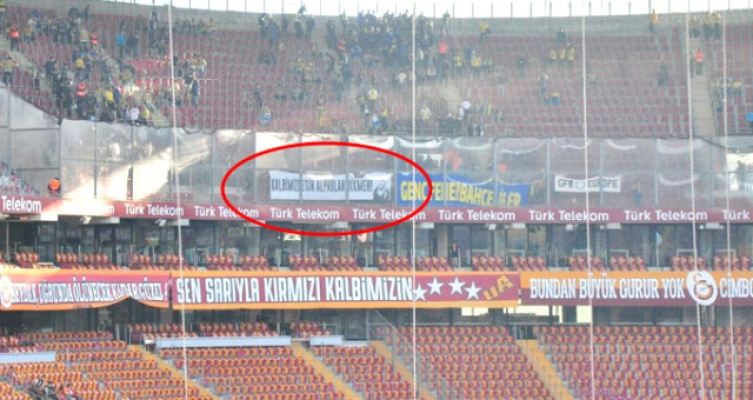Fenerbahçe'nin pankartı Galatasaraylıları mest etti!