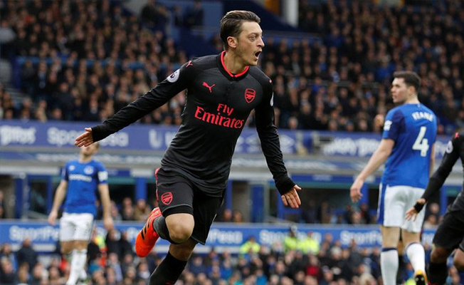 Arsenal Everton'u hezimete uğrattı!