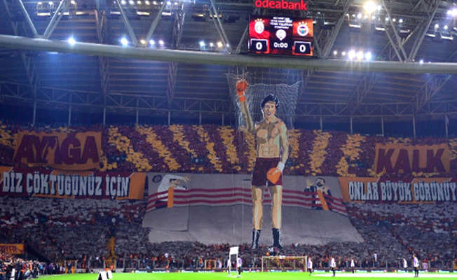Galatasaray taraftarından Rocky koreografisi