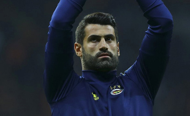 Galatasaraylı taraftarlar, Fenerbahçeli Volkan Demirel'i ıslıkladı
