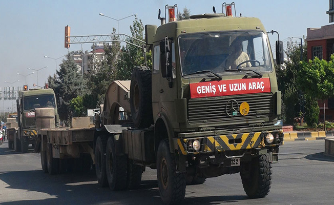 Kilis'e obüs ve tank sevkiyatı