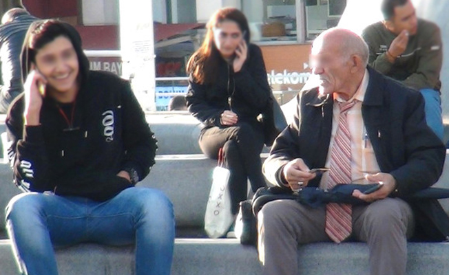 Yaşlı sapık, Taksim'in göbeğinde genç erkeklere ilişki teklif etti!