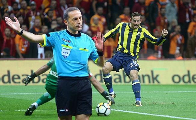 Fenerbahçe'den Cüneyt Çakır'a gönderme!