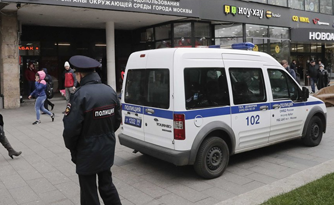 Radyo sunucusuna bıçaklı saldırı