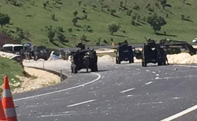 Mardin'de zırhlı aracın geçişi sırasında patlama: 2 polis yaralı