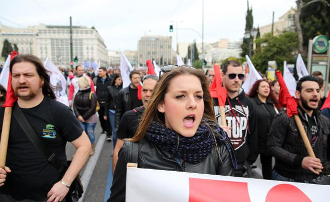 Yunanistan'da gazeteciler greve çıktı