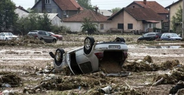 Makedonya'da sel; en az 15 kişi hayatını kaybetti