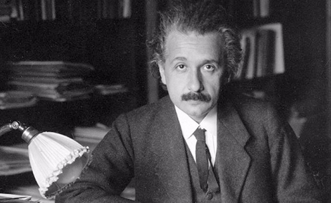 Einstein'ın 'mutluluk teorisi' 1.56 milyon dolara satıldı