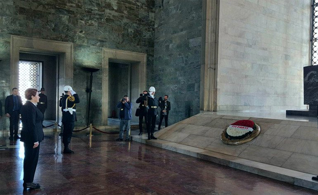 Akşener, Anıtkabir'i ziyaret etti!