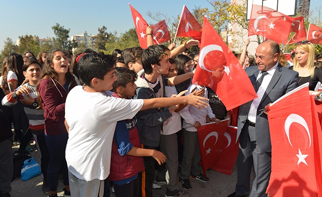 Başkan Hasan Arslan'dan 20 bin öğrenciye türk bayrağı