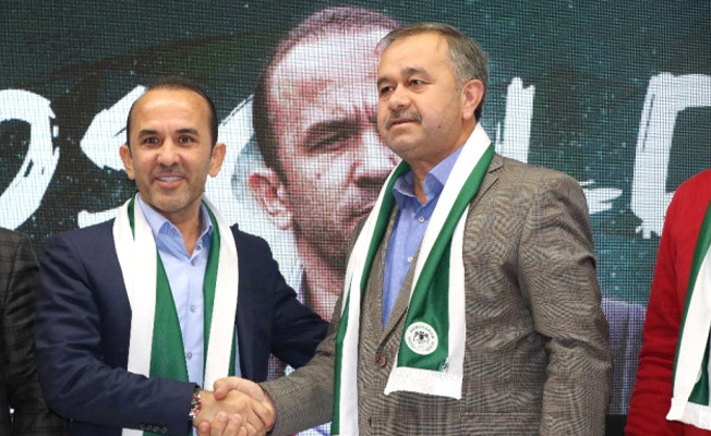 Atiker Konyaspor, Mehmet Özdilek'le 1.5 yıllık sözleşme imzaladı