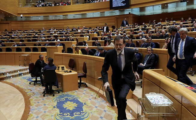 İspanya, Katalonya'nın yönetimini Madrid'e devretmeyi kabul etti