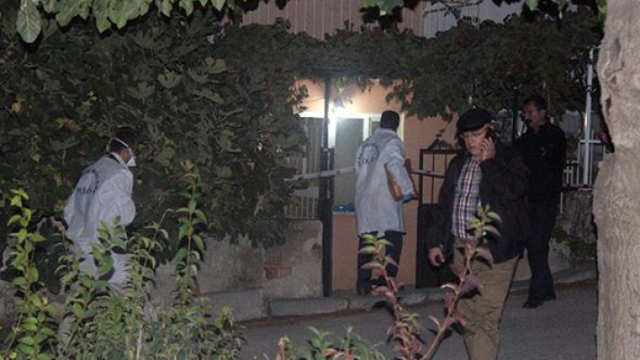 Denizli'de vahşet: Annesini keserle öldürdü, kardeşini yaraladı!