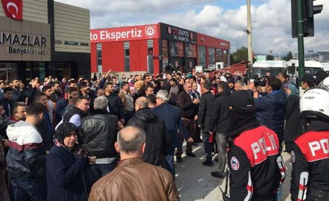 Bursa'da ortalık karıştı! Polis yolu havaya ateş açarak açtı...