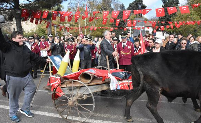 Cumhuriyet Bayramı kutlamalarına kağnı arabasıyla geldi