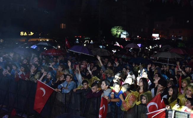 Yağmur’a rağmen Narlıdere’nin Cumhuriyet Çoşkusu