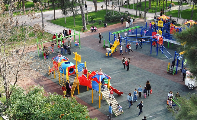 Bornova Belediyesi’nden park rekoru