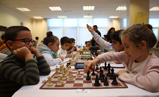 Satranç tutkunları Cumhuriyet için yarıştı