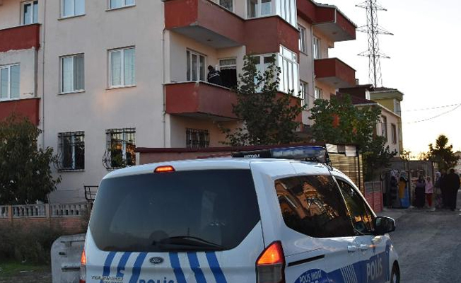 8 yaşındaki çocuk babasının silahıyla kendisini vurdu
