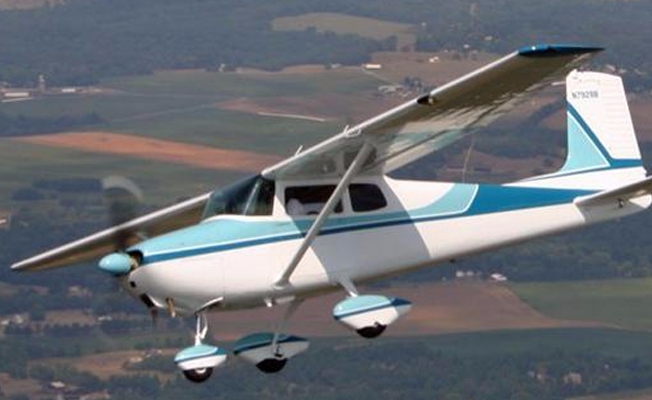 Eğitim uçağı sert iniş yaptı: Pilot yaralandı
