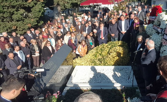 Erdal İnönü kabri başında anıldı