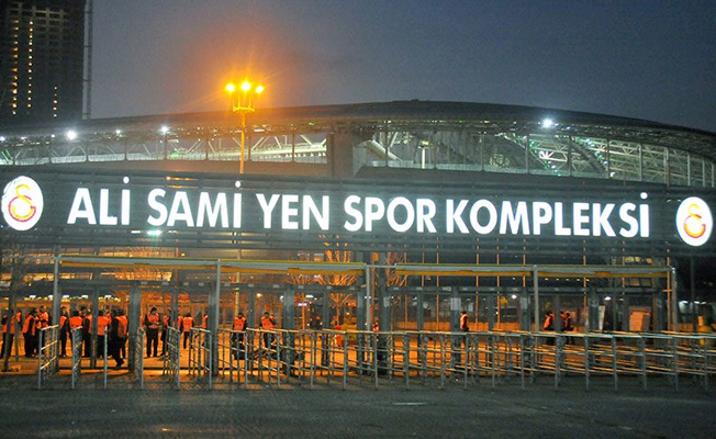 Galatasaray Fenerbahçe derbisinde sahte polis skandalı