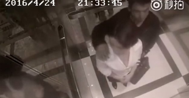 Asansörde kendisini taciz eden adamı tekme tokat dövdü