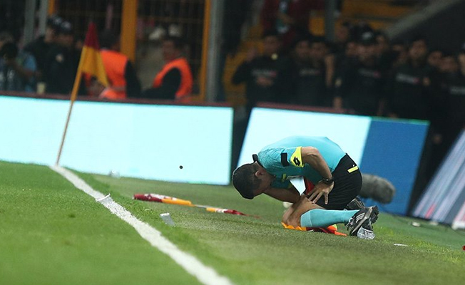 Dev derbideki hakemin sakatlanmasına neden olan holigan öğretmen çıktı!
