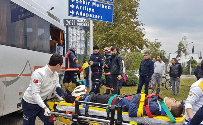 Sporcuları taşıyan midibüs kaza yaptı: Çok sayıda yaralı var!