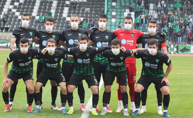 Kocaelispor 'Lösemili Çocuklar Haftası' nedeniyle sahaya maskelerle çıktı!