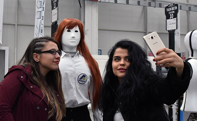 Türkiye’nin ilk insansı robotu!