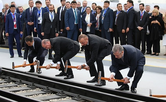 'Demir İpek Yolu'nun ilk treni, Mersin'e ulaştı