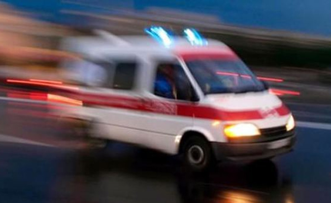 Hasta taşıyan ambulans TIR'la çarpıştı