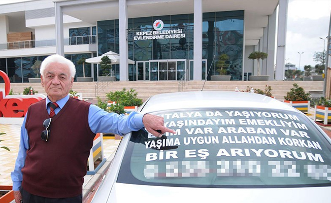 Gönlünün sultanını, aracının camına yazdığı ilanla arıyor!