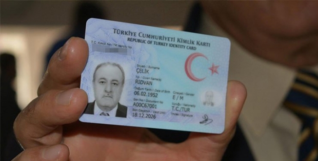 Yeni kimliklerde isteyen adını ve soyadını değiştirebilecek
