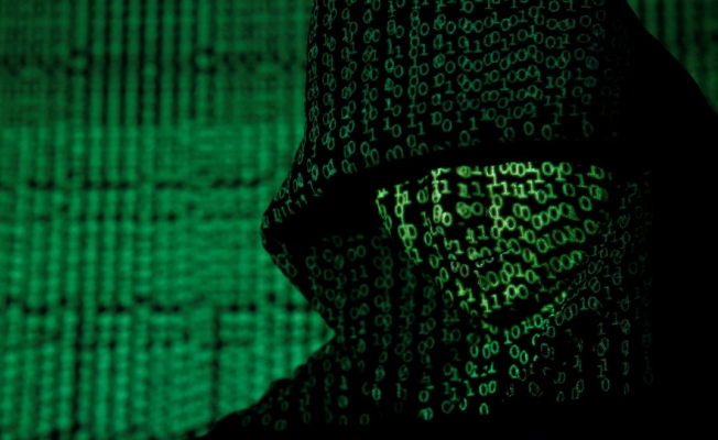 Üniversitesini hackleyip notları değiştirdi