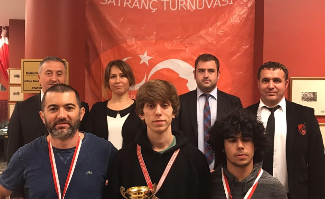 Bakırköy'de 'Atatürk Kupası Satranç Turvası'nı Muhammed Sinan Gönüllü kazandı