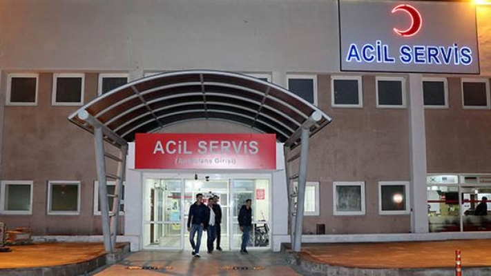 Üniversiteli 2 kıza çarpan aracın sürücüsü kaçtı