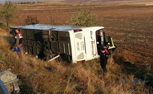 Ankara'da yolcu otobüsü devrildi: Ölü ve yaralılar var