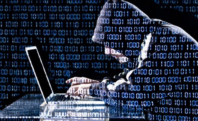 Üniversitesini hackleyip notlarını değiştirdi