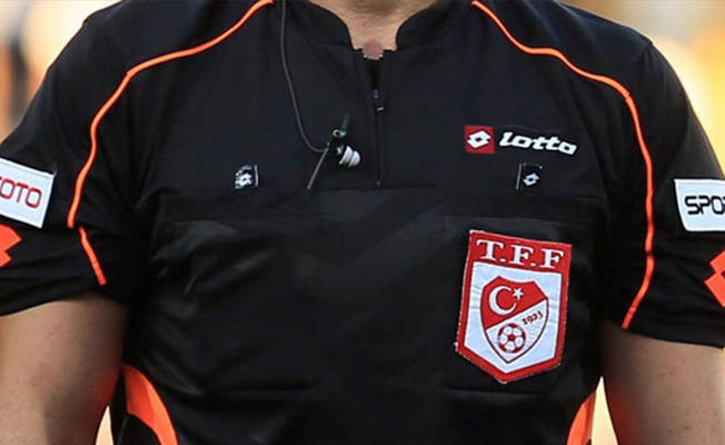 Uçan tekmeye sarı kart gösteren hakemin kariyeri sona erdi!