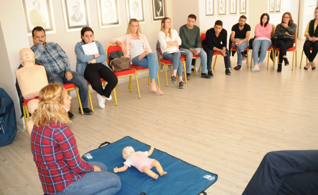 Belediye personeli afetlere karşı şimdide ilk yardım eğitimi aldı