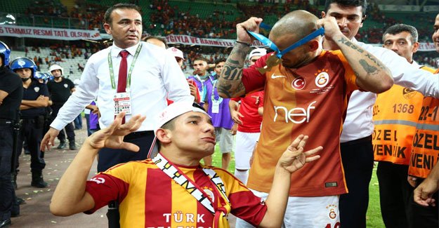 Sneijder'den örnek davranış