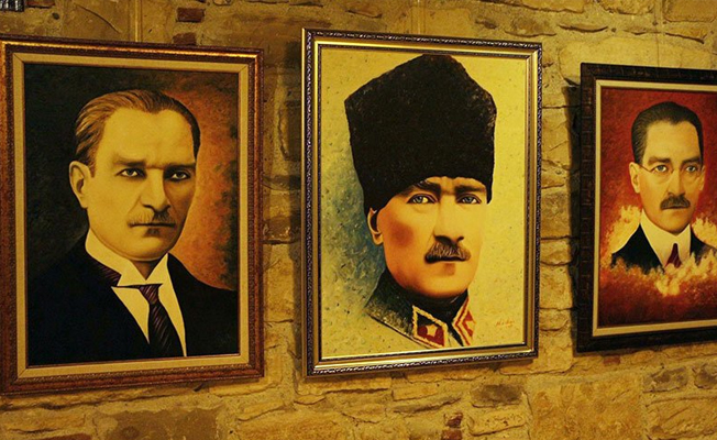Atatürk eserlerini sergide buluşturdu