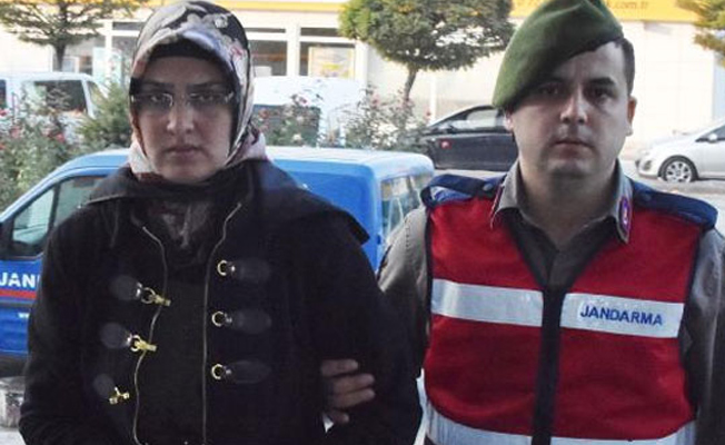 Eşinin katili sevgilisiyle çay demleyip içmişler