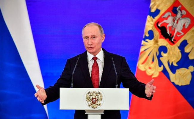 Putin: Terör örgütleri ile gerçek mücadele yerine taklidi yapılıyor
