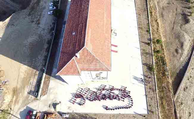 İmam hatip öğrencilerinden Atatürk koreografisi