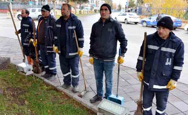 Temizlik işçilerinden Ata'ya saygı