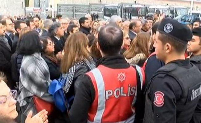 Taksim'de törene alınmadılar... Bunu yaptılar