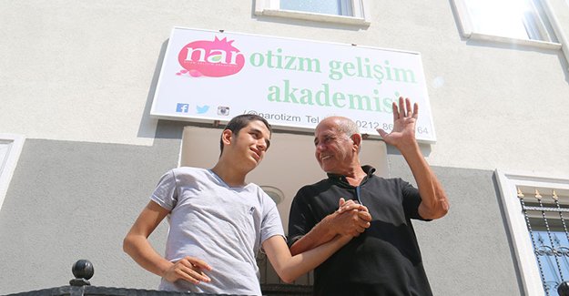 Evlat edindiği otizmli oğlu için engelsiz okul yaptırdı